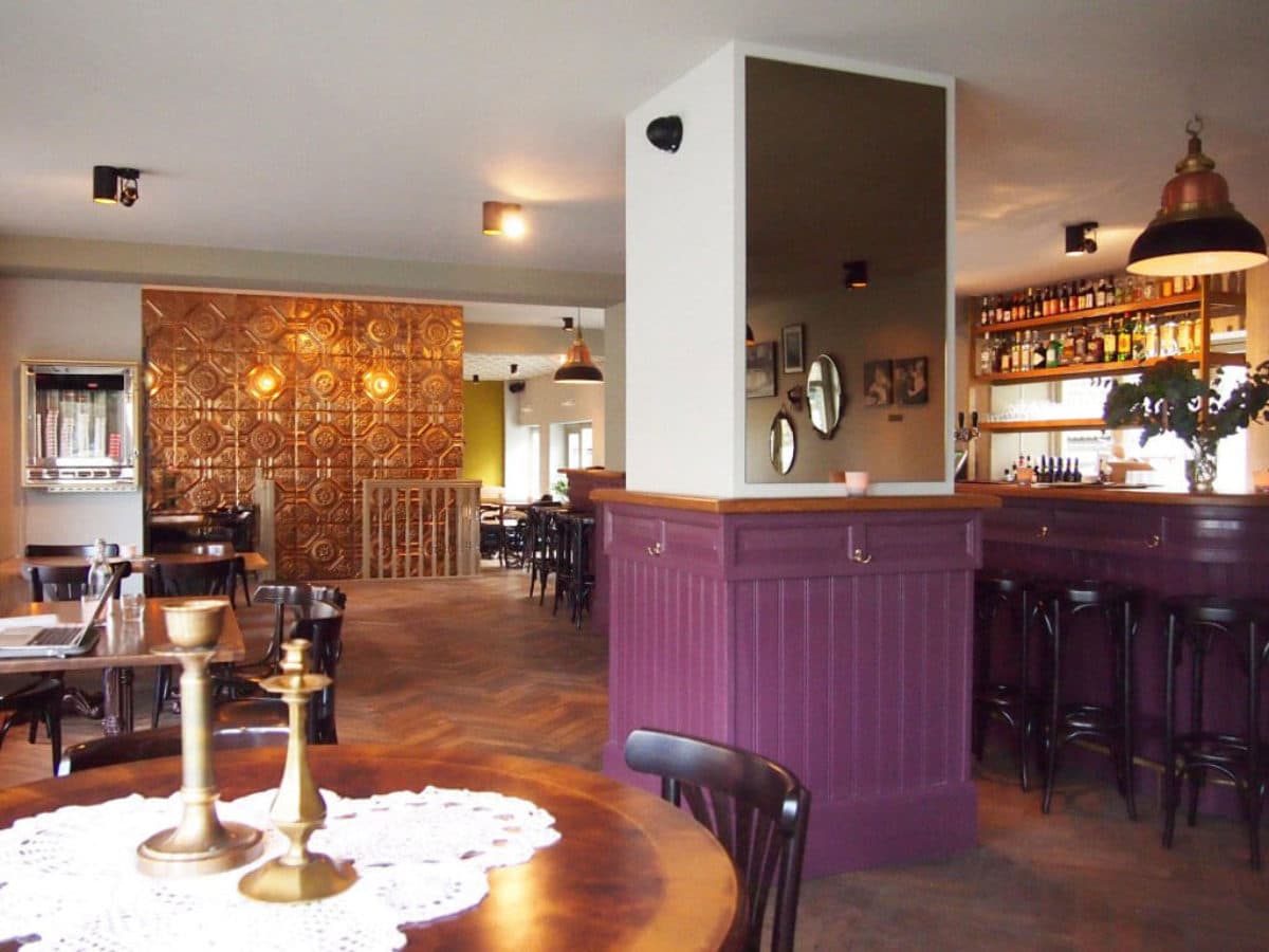 Bar in Amsterdam Zuid with a big terrace and a second room for private events