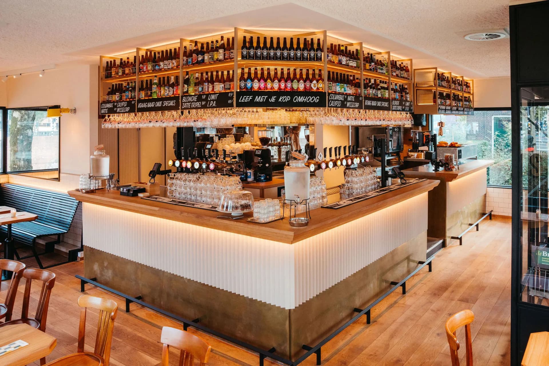 Cafe Struis is af te huren voor groepen tot 60 personen in Amsterdam - Oost.